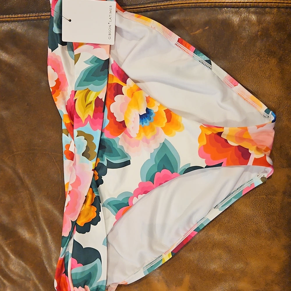 Gibson Latimer Hipster Twist Front Bikini Bottom:‎ Multi Color Floral: XL